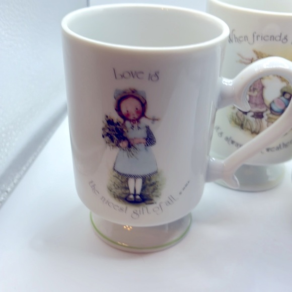 Vintage Holly Hobbie Set of 3 Genuine Porcelain Pedestal Mugs - Picture 2 of 5